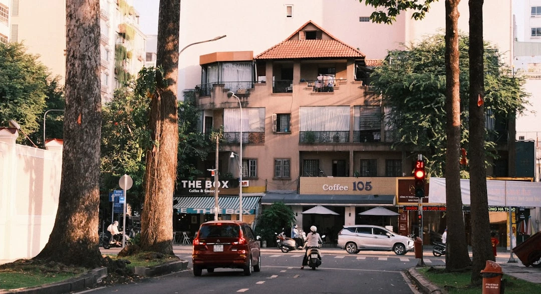 Hình ảnh văn phòng hiện đại đại diện cho bất động sản liên lập